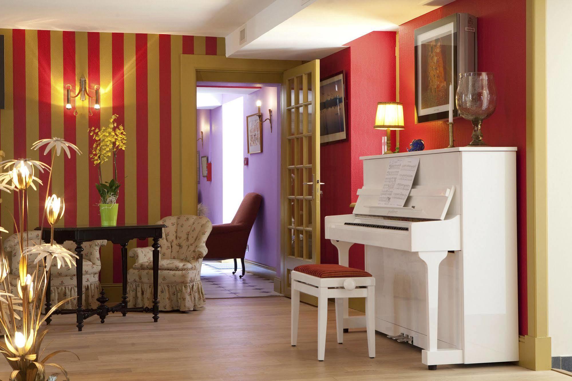 Logis Hotel O En Couleur Oucques-la-Nouvelle Dış mekan fotoğraf
