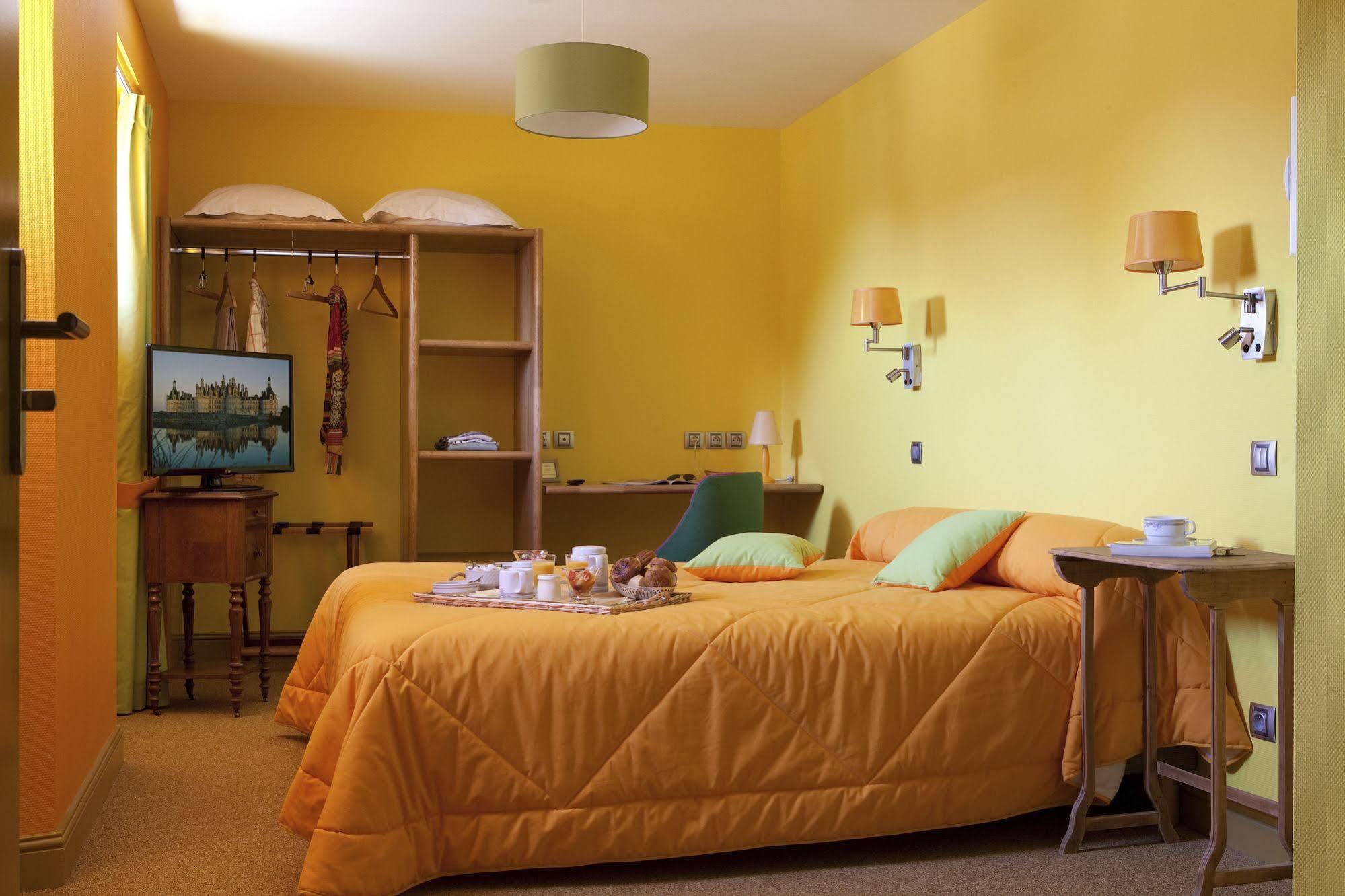Logis Hotel O En Couleur Oucques-la-Nouvelle Dış mekan fotoğraf